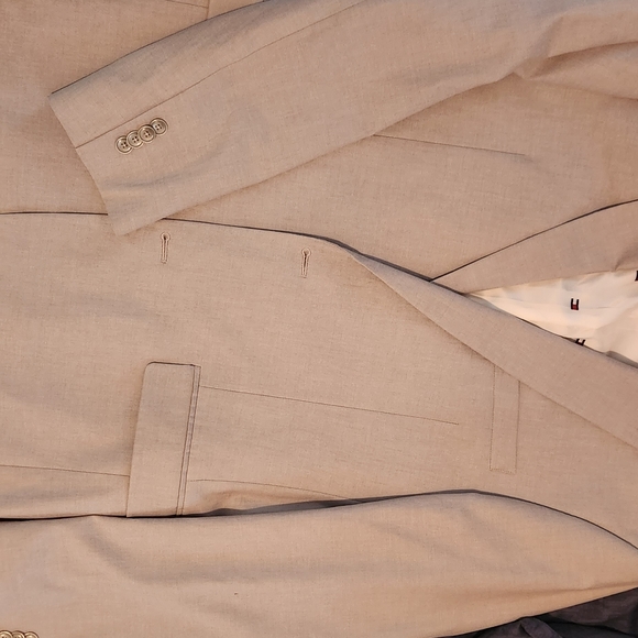 Hilfiger 3 piece suit modern fit 42L - Picture 2 of 12